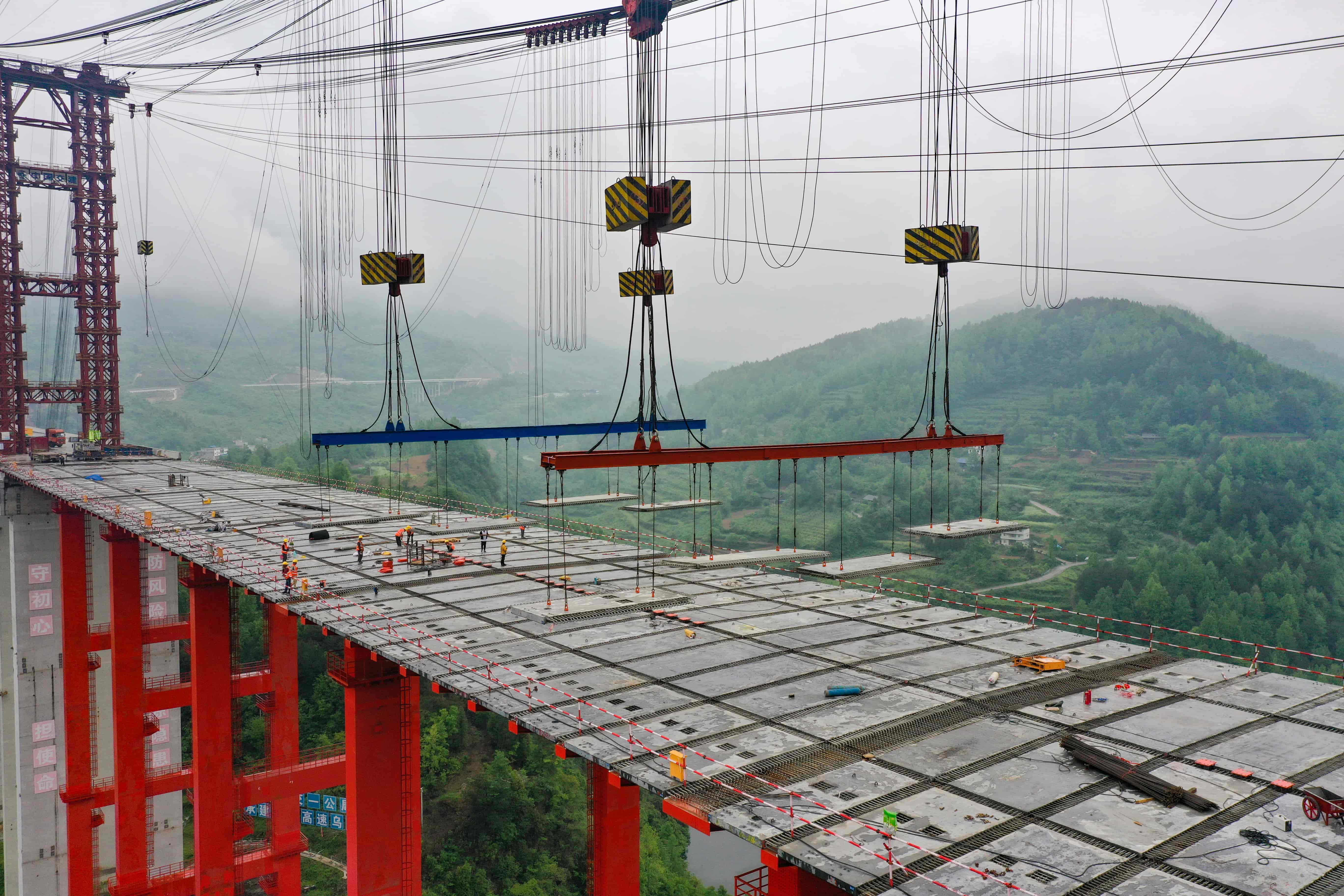 桥面板吊装 (1) 桥面板吊装 (1)